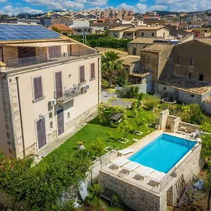 Rosaria 3*, Noto Italie