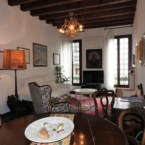 La Poetessa Appartamento